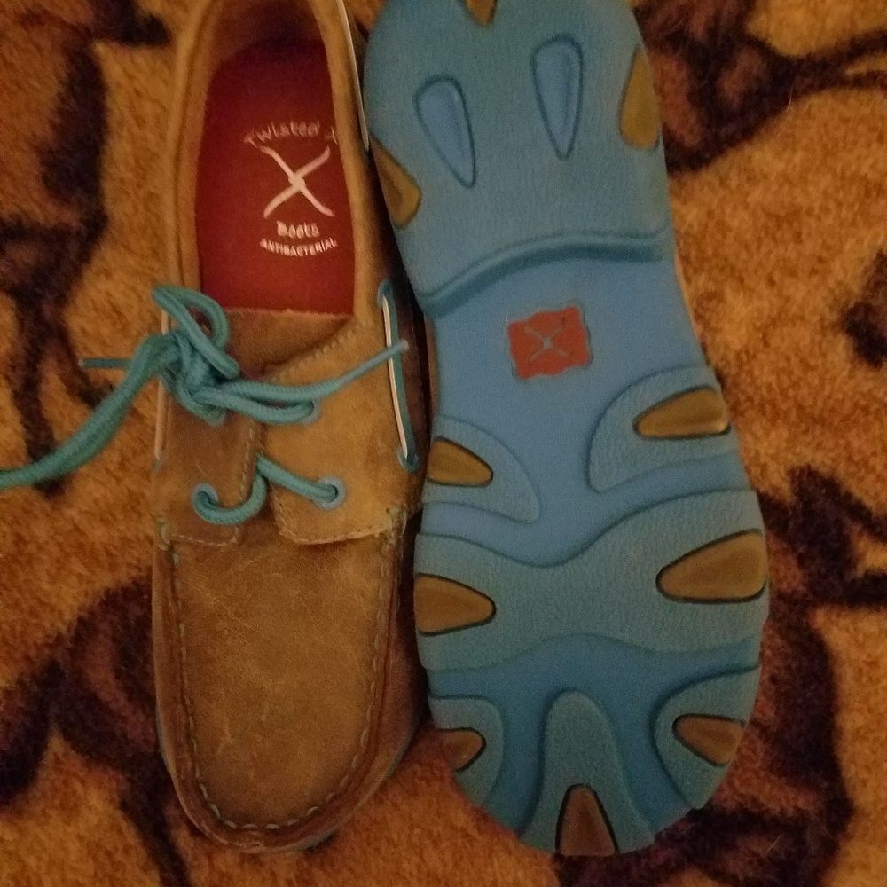 New boys twisted X shoes